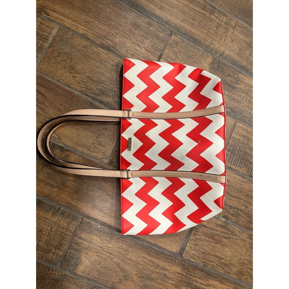 Kate Spade Medium Harmony South Of The Border Red & White Chevron Purse Bag. Pur